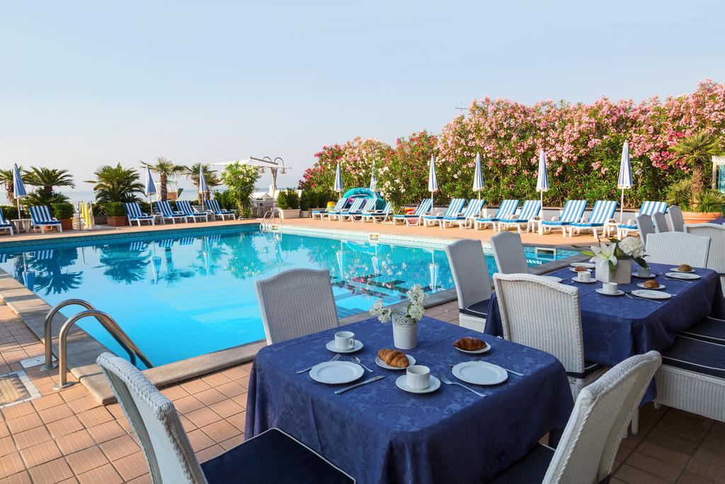 Hotel Plaza Esplanade Лидо-ди-Езоло Экстерьер фото