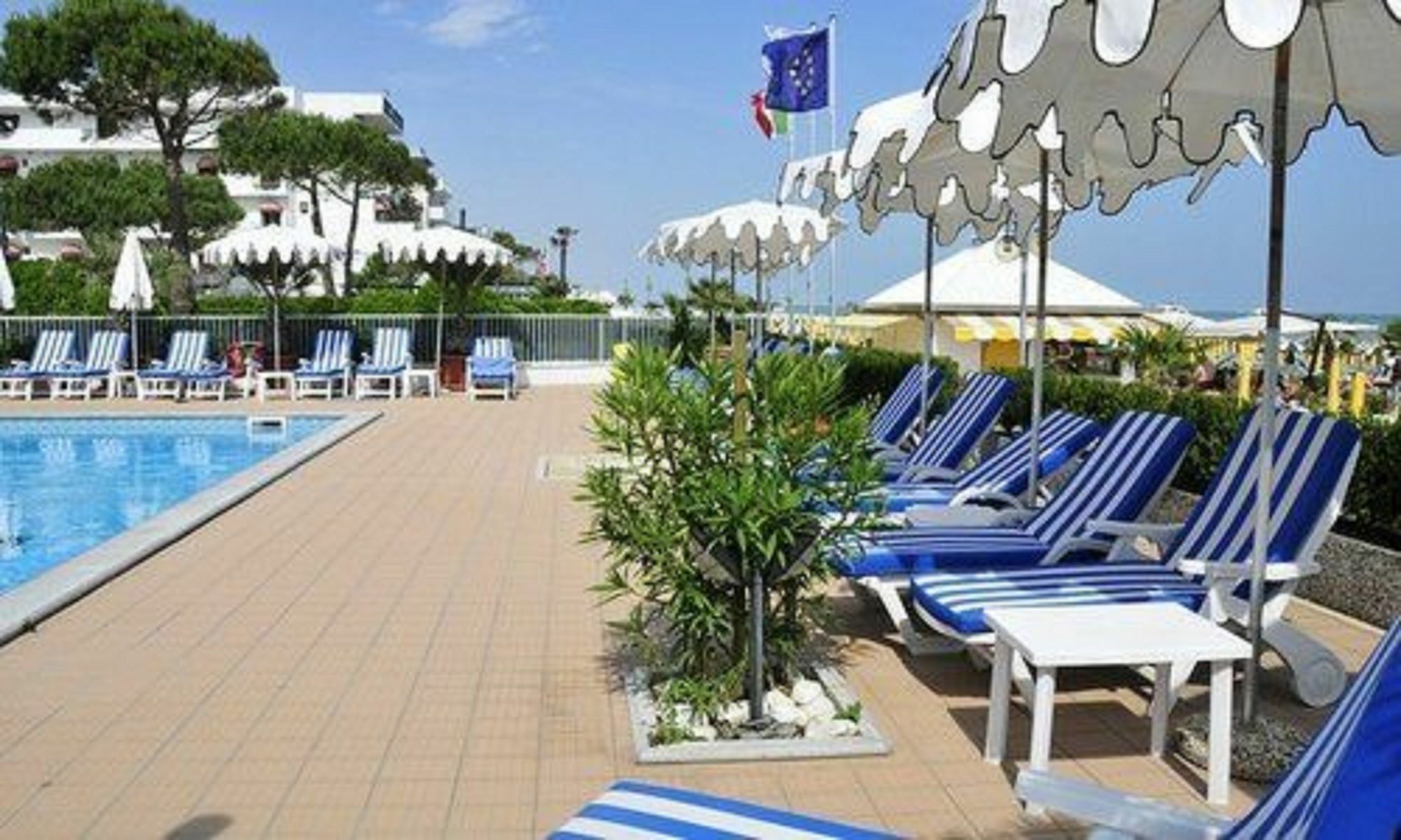Hotel Plaza Esplanade Лидо-ди-Езоло Экстерьер фото