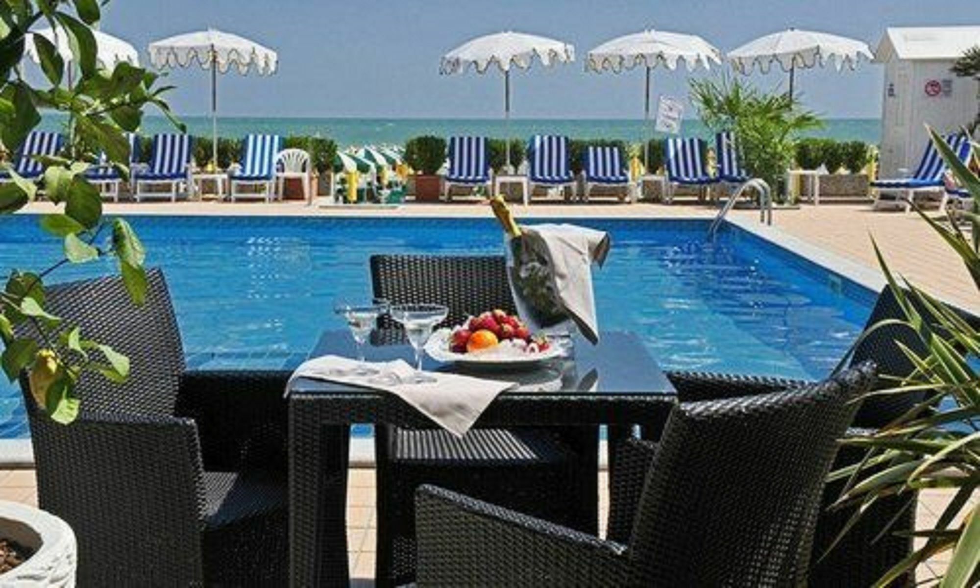 Hotel Plaza Esplanade Лидо-ди-Езоло Экстерьер фото